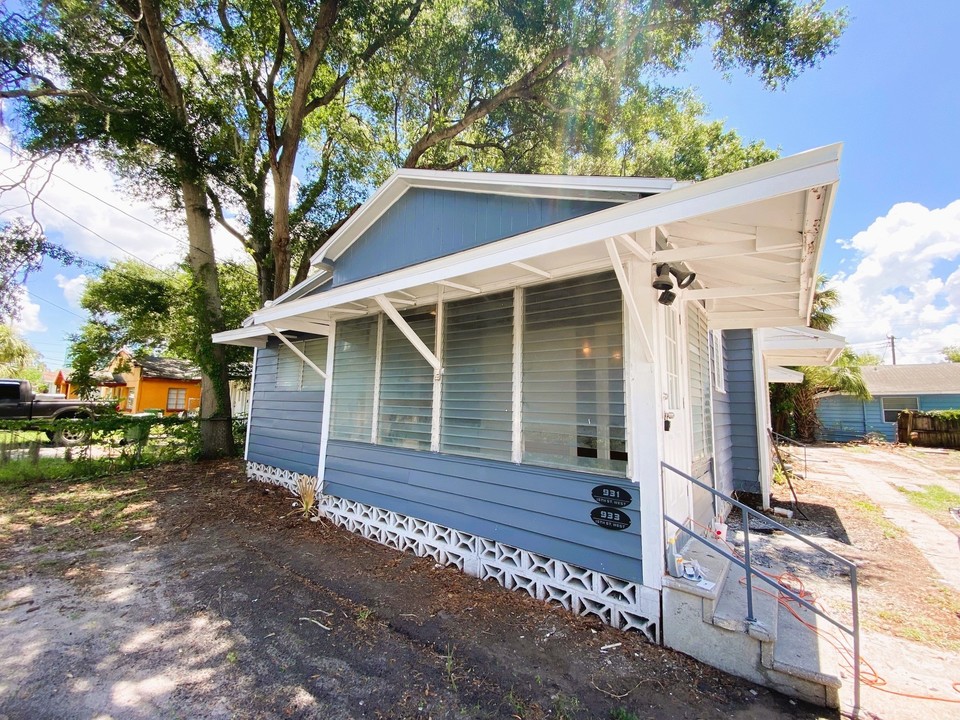 Producing Remodeled Duplex! 931 15TH ST W, Bradenton, FL, 34205