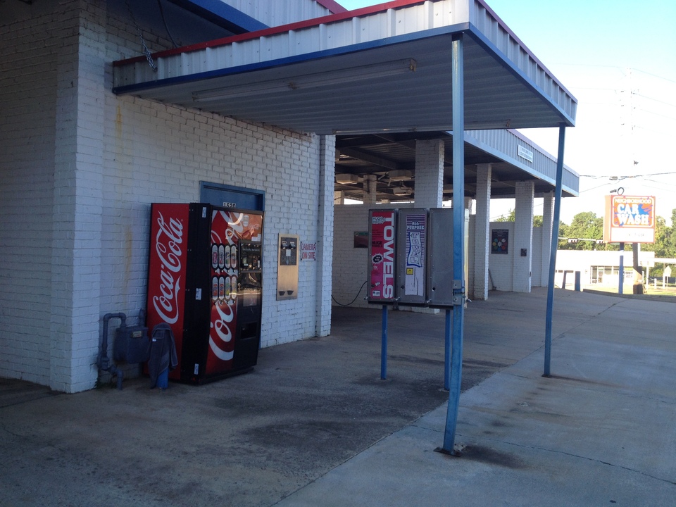 Car Mart Texarkana Texas / Car discovered submerged in Car Mart Texarkana Texas / Car discovered submerged in