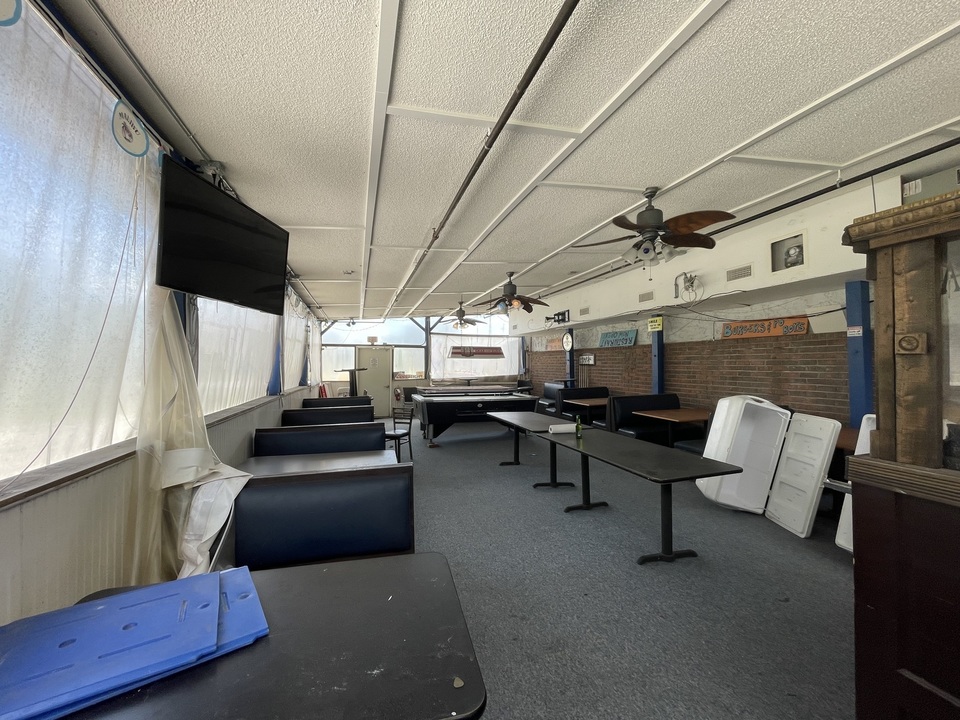 Lounge/Bar with DriveThru 1000 Gulf Beach Highway, Pensacola, FL, 32507