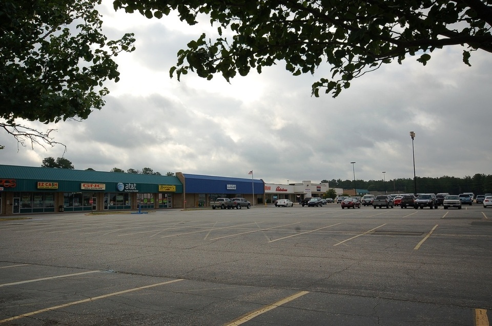 Follow Walgreens on Social Media Concord, New Hampshire $9,, % CAP. 17+ Year NNN with rent increases in primary term; Store is well positioned along high traffic arterial road, in between two large shopping centers with big box tenants including: The Home Depot, Target, Best Buy, Lowe’s, Staples and others.