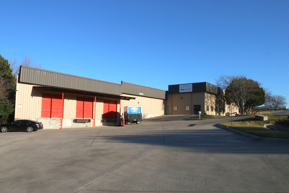 Gross Lease Warehouse Space 10908 Bluff Bend, Austin, TX, 78753