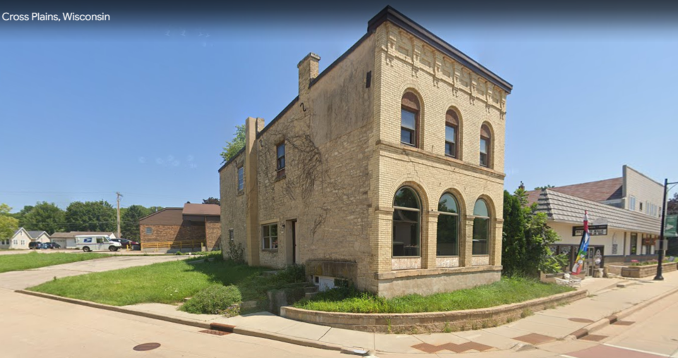 Historic Main St retail/office/apartment building 2100 American