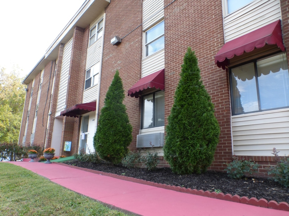 Multifamily Investment with Upside 2627 Wimpole Avenue, Knoxville, TN