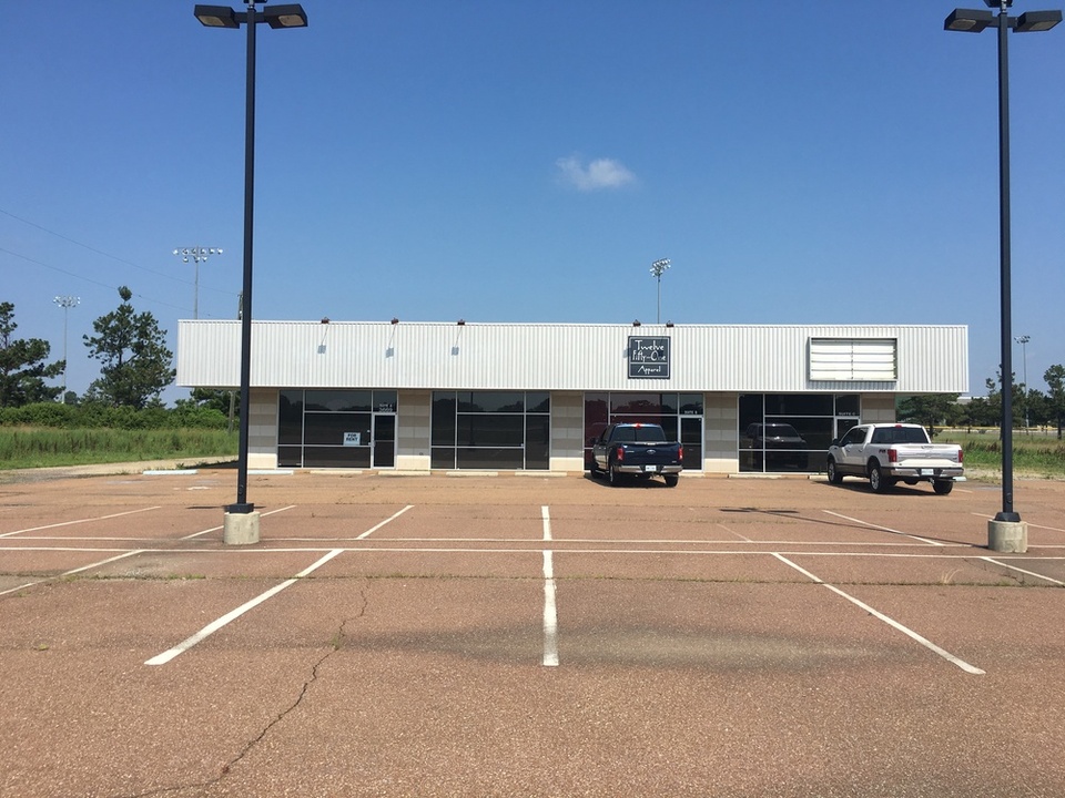 Hwy 61 Strip Center 3669 Hwy 61 North, Tunica, MS, 38676
