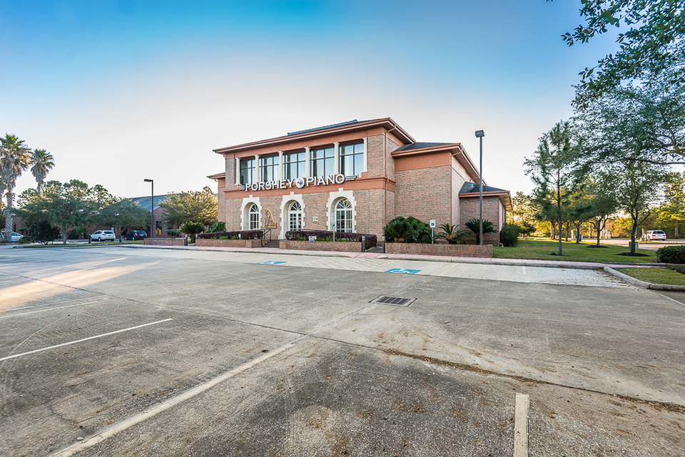 Magnificent 15,500 sq.ft. Professional Building on Clear Lake City Blvd