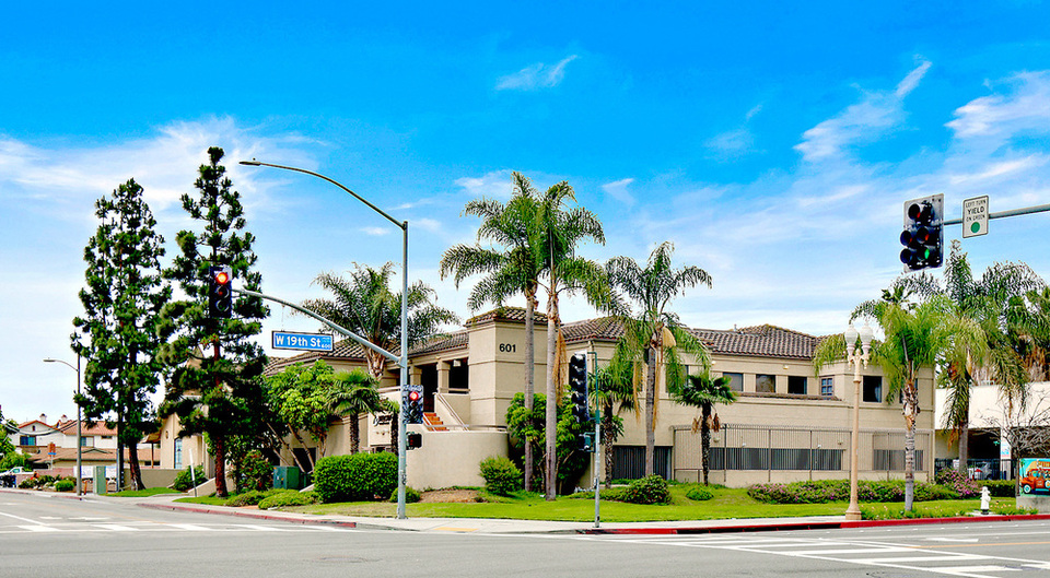 Medical Office Building for Sale 601 West 19th Street, Costa Mesa, CA