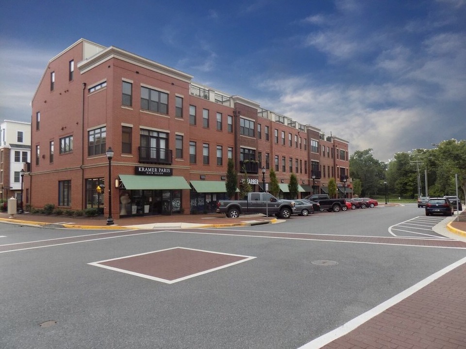 Brand New Retail/Office Space in Downtown Leesburg for Lease! 221