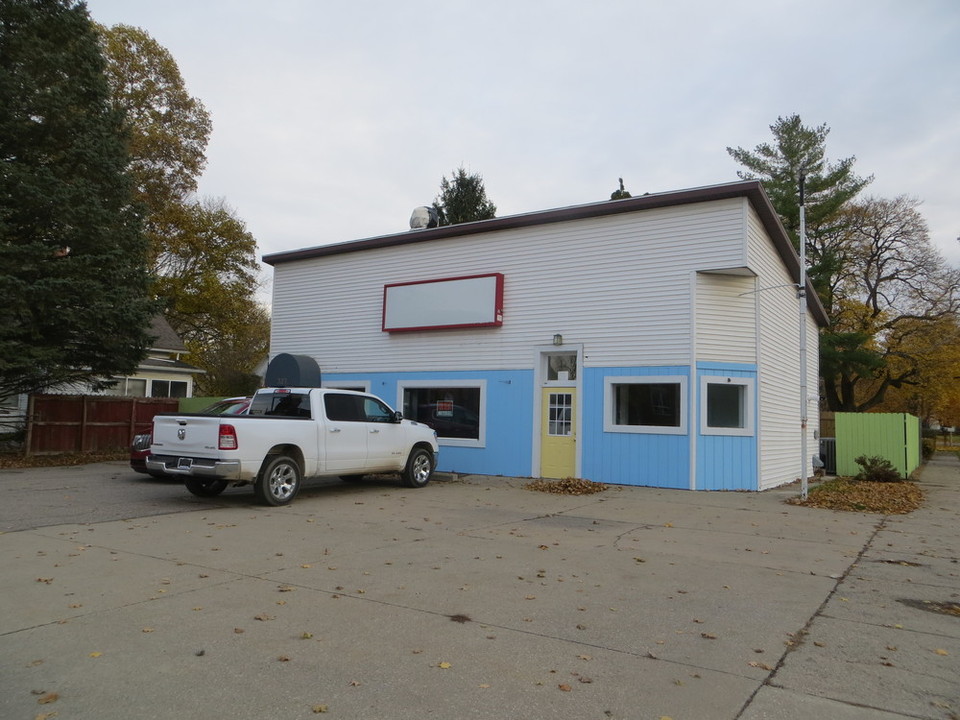 Manchester Commercial Retail for Sale 327 W. Main Street, Manchester